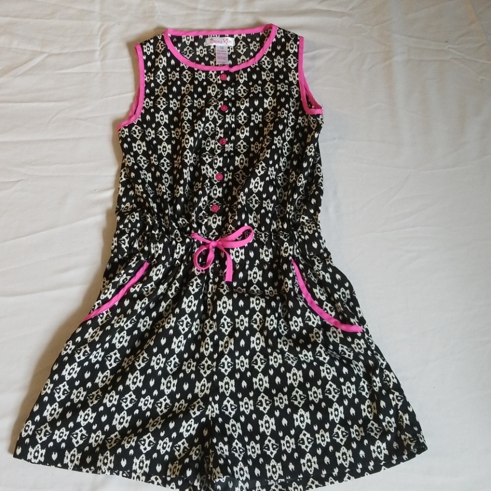 Girls size 12 short romper black & white